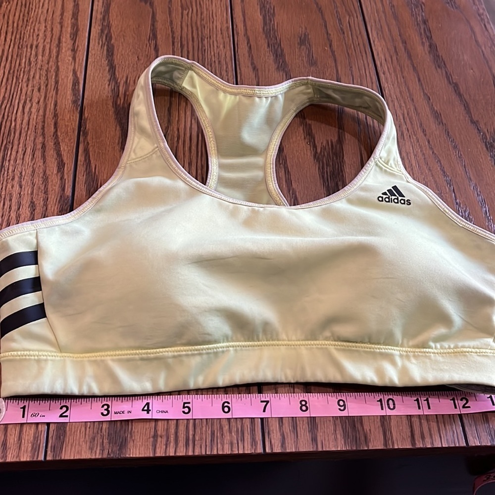 Adidas Preloved sports bra a few marks! - Picture 5 of 5